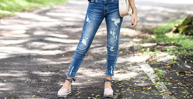 Jeans + aplica��es = look descontra�do