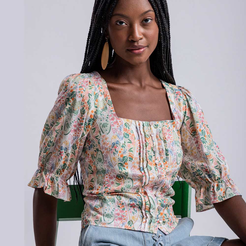 Blusa Cropped Manga Bufante Lez a Lez Estampado - Foto 3