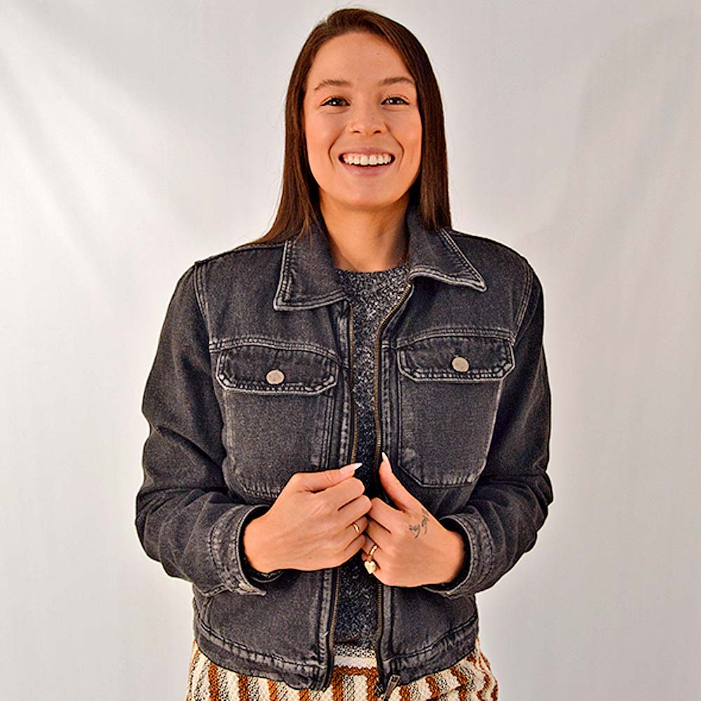 Jaqueta Jeans Trucker Forrada Flor de Lis Cor Preta - Foto 2
