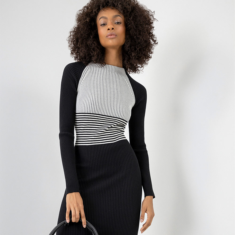 Vestido Tricot Preto Midi com Gola Lez a Lez  - Foto 1