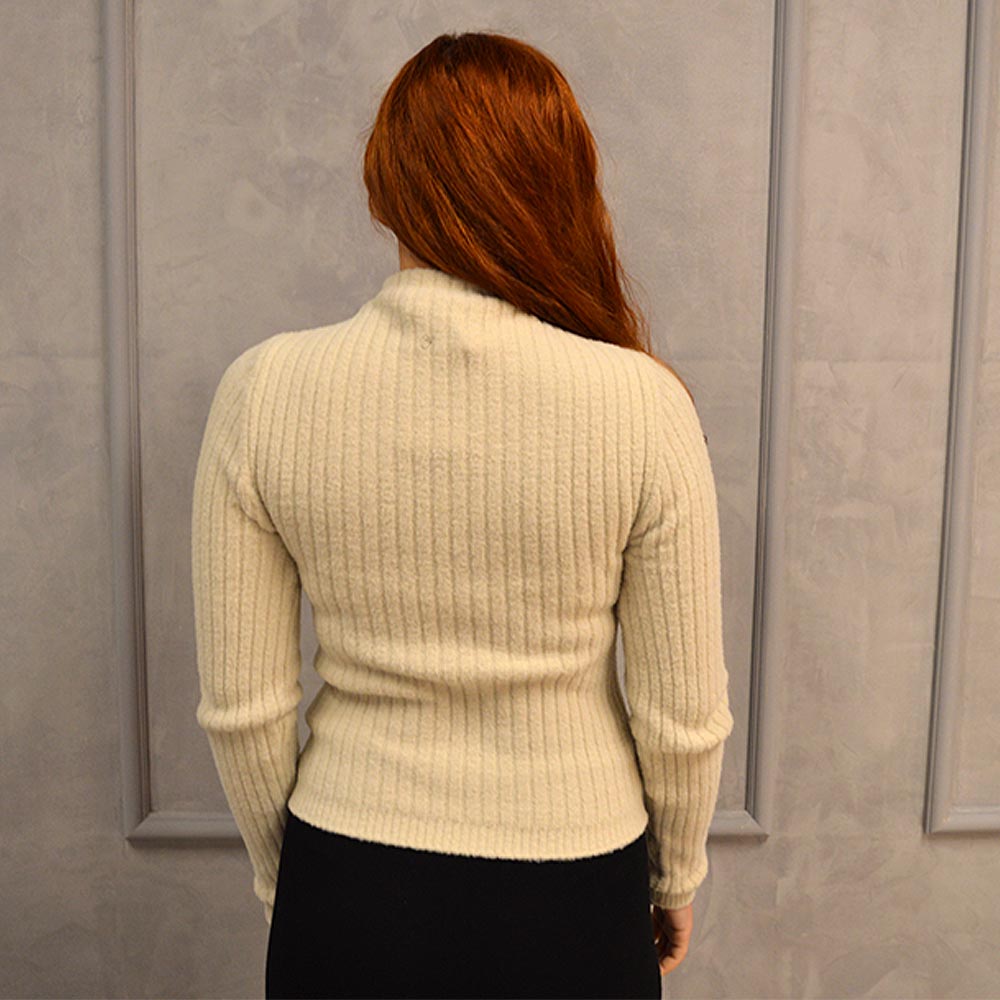 Blusa Fio Pluma Biamar Cor Canelada Cor Bege - Foto 2