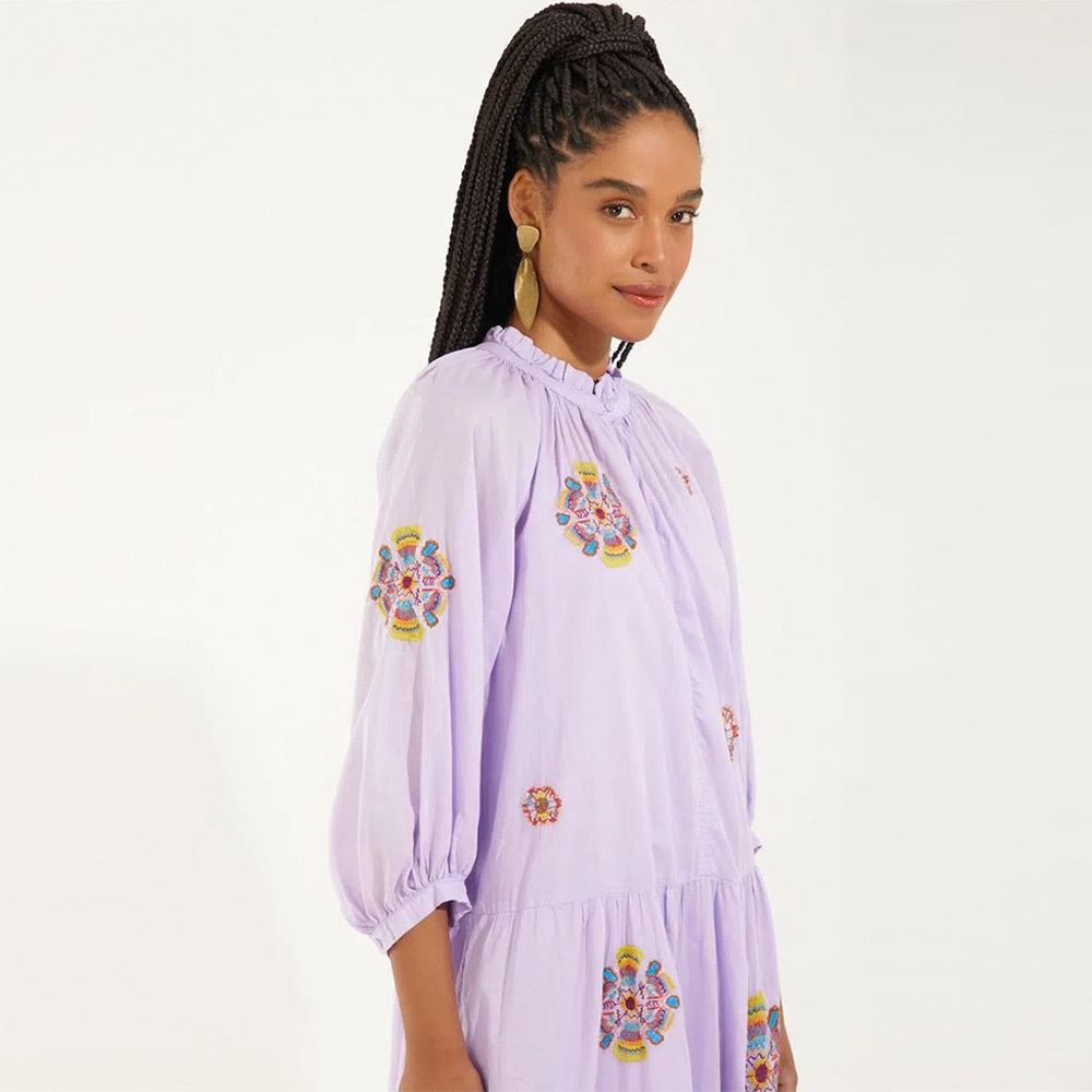 Vestido Voil Bordado Mandalas Lavanda Canto - Foto 2