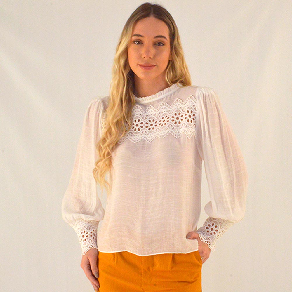 Blusa Com Renda Branca Alice - Foto 1