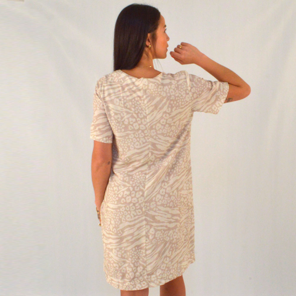Vestido Camiseta Estampado Animal Print Cru Declari  - Foto 2
