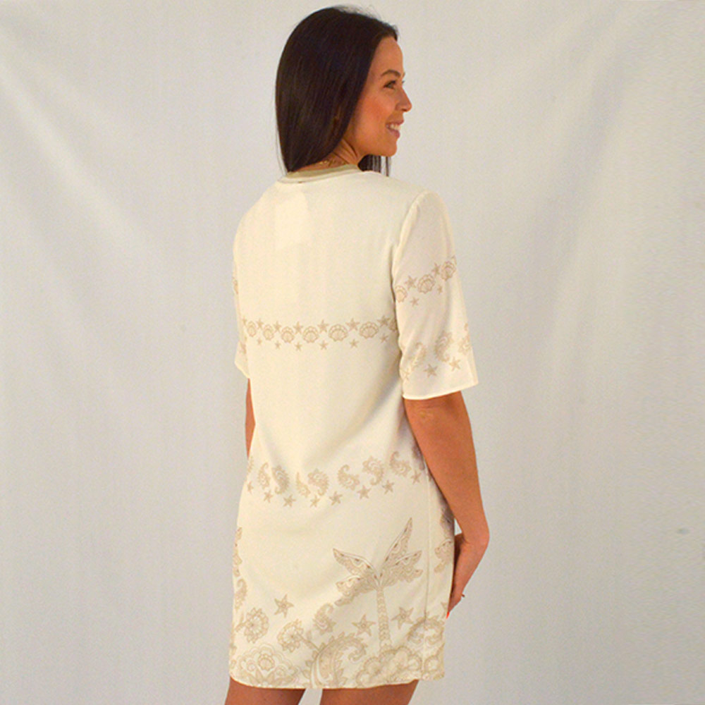 Vestido Curto Reto Estampado Com Manga Curta Lez a Lez  - Foto 2