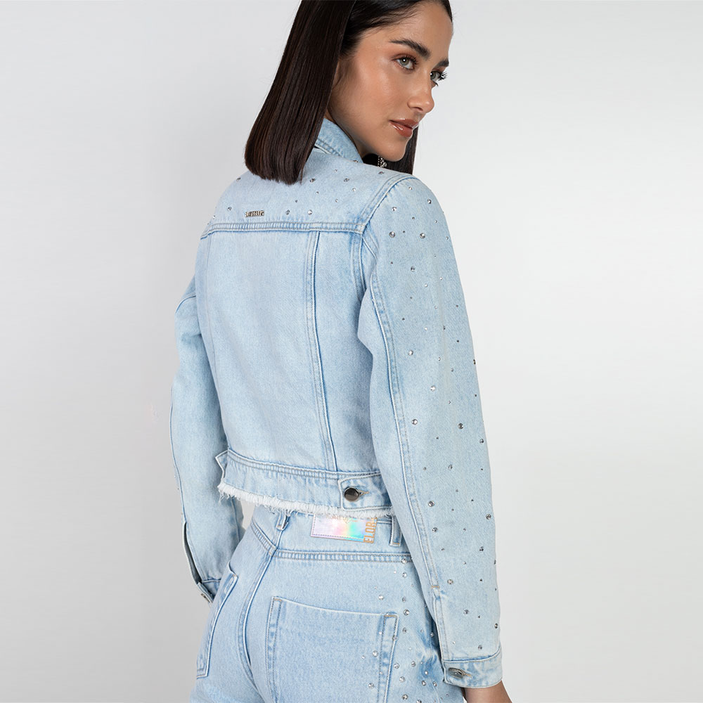 Jaqueta Jeans Trucker Detalhe de Stass Flor De Lis - Foto 3
