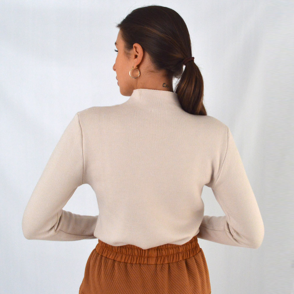 Blusa Fio de Cachemir Pelucia Por Dentro Bege Susan Zheng  - Foto 2