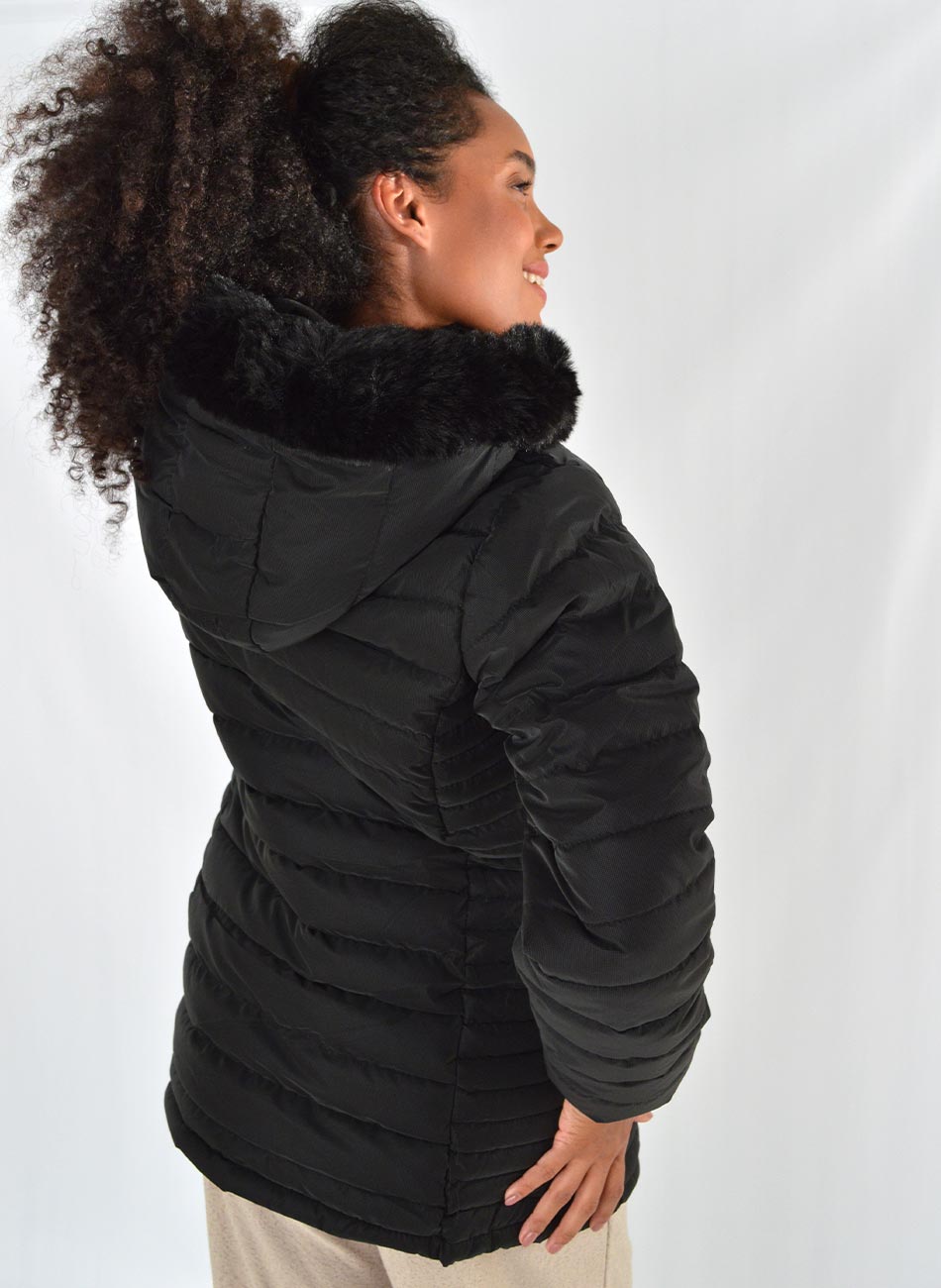 Jaqueta Alongada Estofada com Forro Trmico Preta Safira Classic Pluz Size - Foto 6