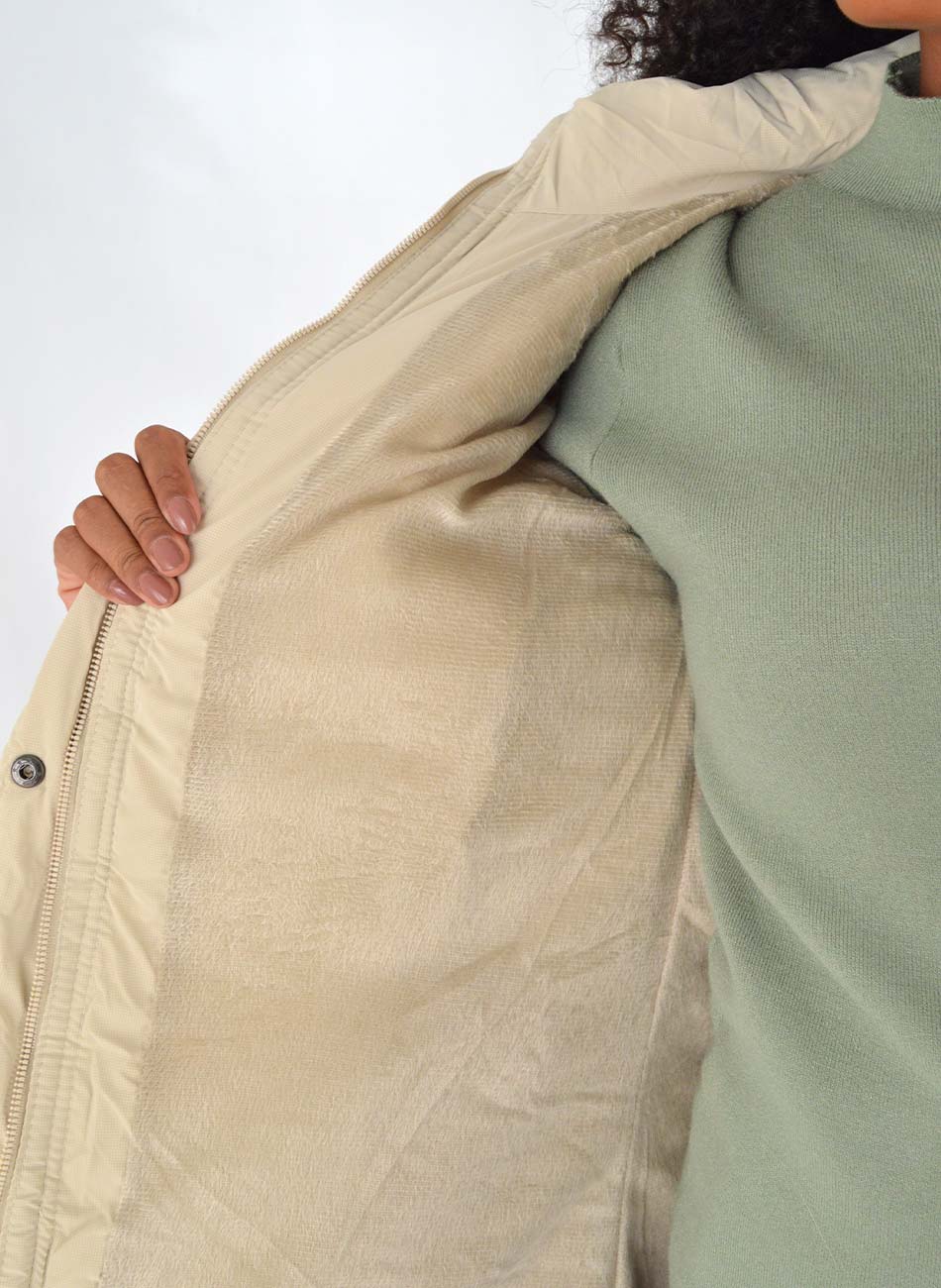 Jaqueta Alongada Estofada com Forro Trmico Bege Safira Classic Pluz Size - Foto 3