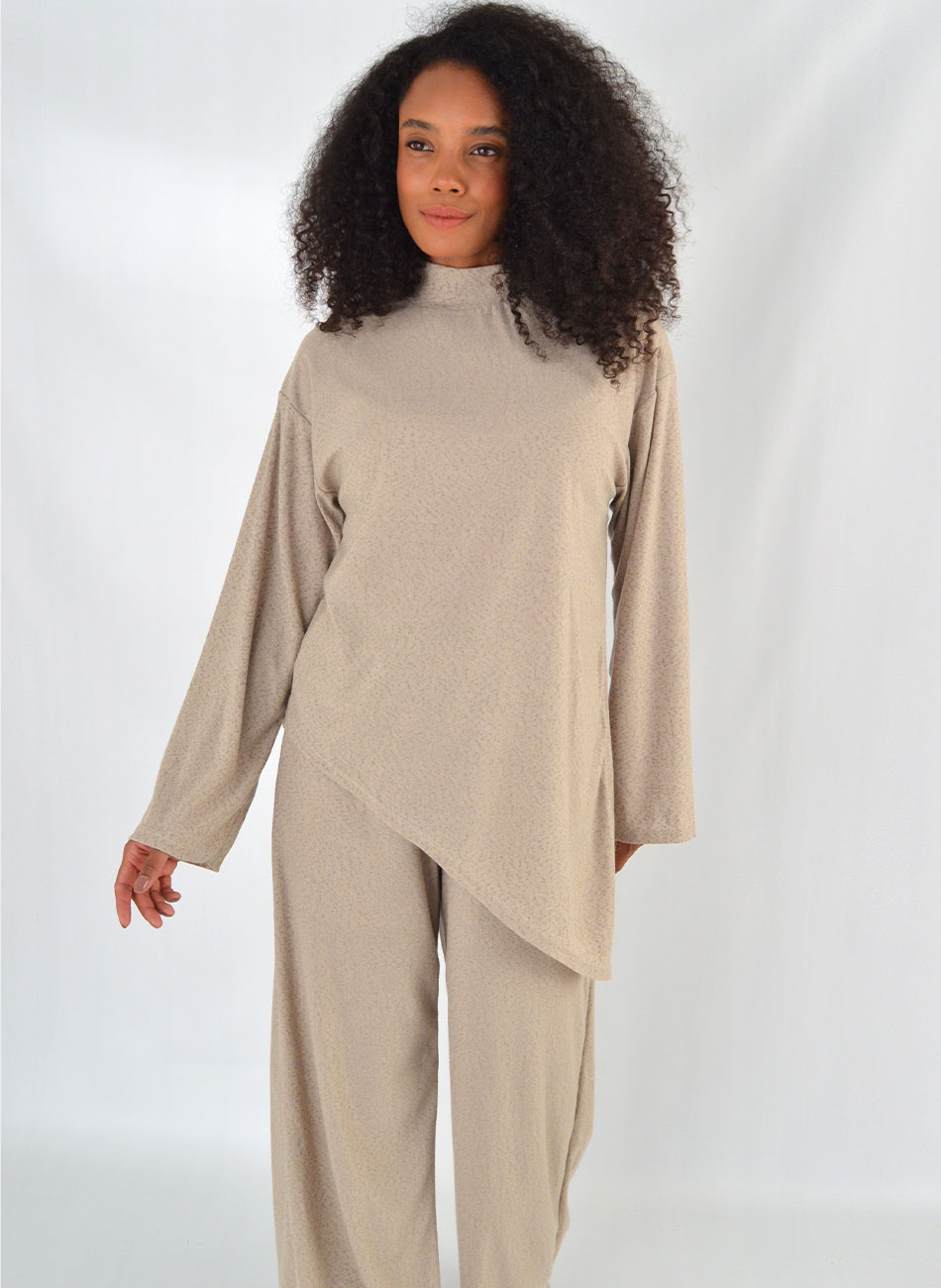 Conjunto Comfy Blusa Assimtrica Lez a Lez Bege - Foto 2