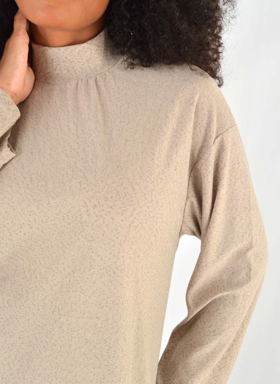 Conjunto Comfy Blusa Assimtrica Lez a Lez Bege - Foto 4