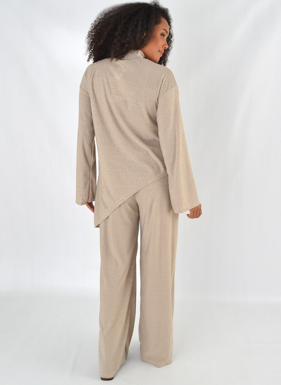 Conjunto Comfy Blusa Assimtrica Lez a Lez Bege - Foto 5