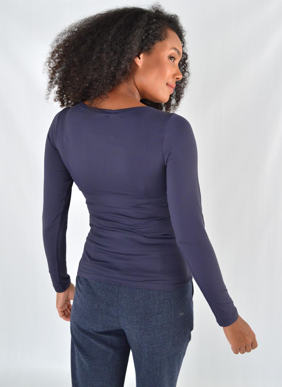 Blusa Bsica Decote Canoa Coqueta Cor Marinho - Foto 3