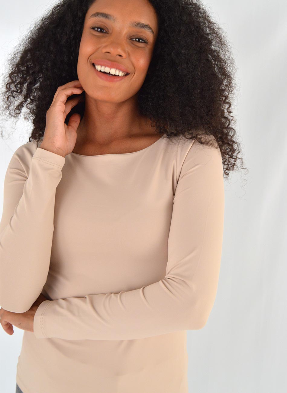 Blusa Bsica Decote Canoa Coqueta Cor Cru - Foto 2