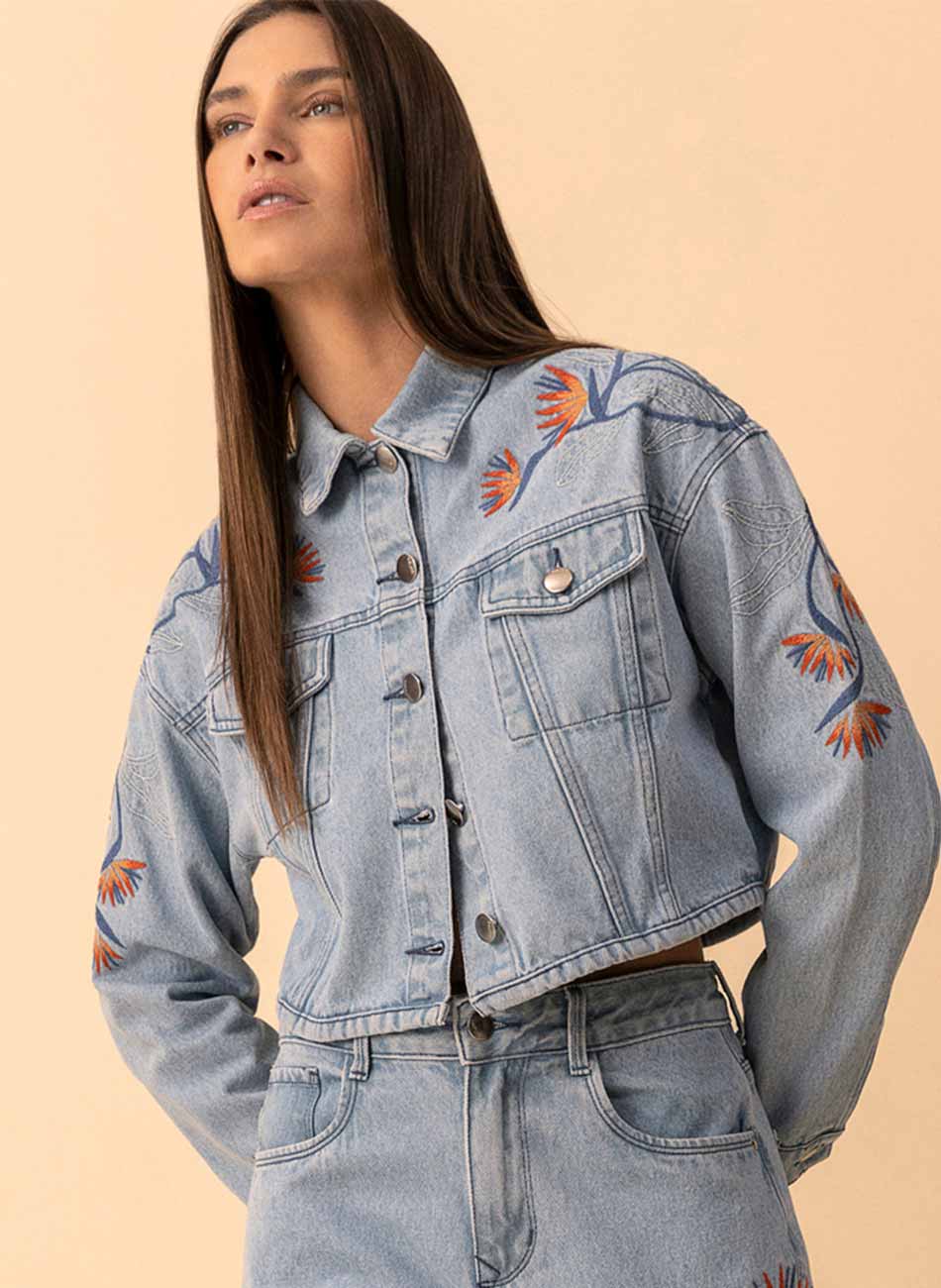 Jaqueta Cropped Jeans Bordados Lez a Lez - Pole Modas
