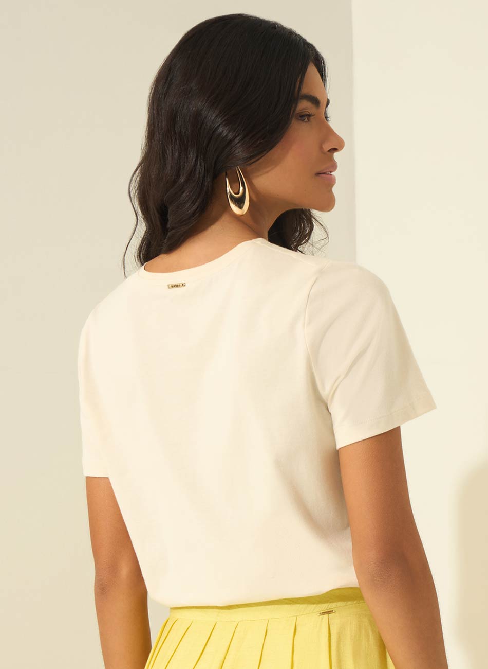 T-shirt Bege Com Bordado Lez a Lez - Foto 4