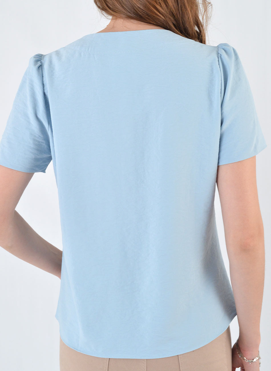 Blusa Azul Claro Detalhe Decote Mosaique - Foto 2