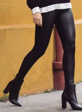 Legging couro fake gatos e atos