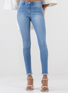 Cal�a Jeans Skinny Cropped com Barra Desfiada Lez a Lez  - Foto 1