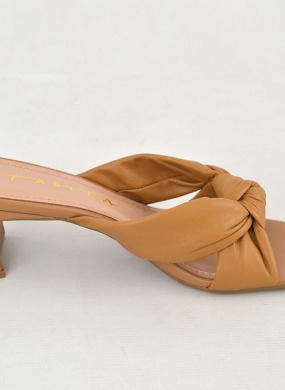 Mule Couro Cor Camel Tabita - Foto 3