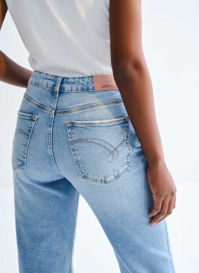 Cal�a Jeans Reta Cintura Alta Clara com Barra Desfiada Lez a Lez - Foto 3