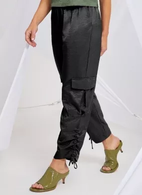 Calça Cargo Cupro Acetinado Cor Preta Gatos e Atos - Foto 1