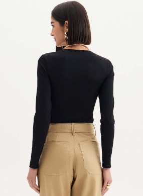 Blusa Justa Canelada Cor Preta Flor de Lis - Foto 2