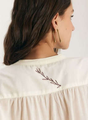 Camisa Voil Bordado Contraste Off White Cant�o - Foto 5