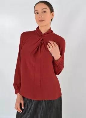 Blusa Shantung Detalhe Gola Gatos e Atos Bordô - Foto 1