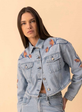 Jaqueta Cropped Jeans Com Bordados Lez a Lez - Foto 2