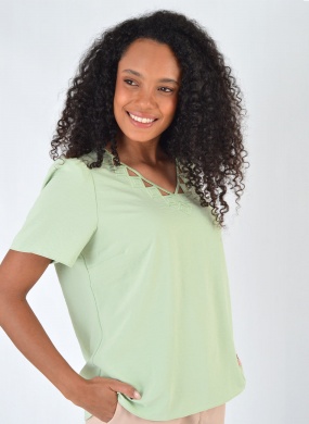 Blusa Verde Detalhe Decote Mosaique - Foto 1