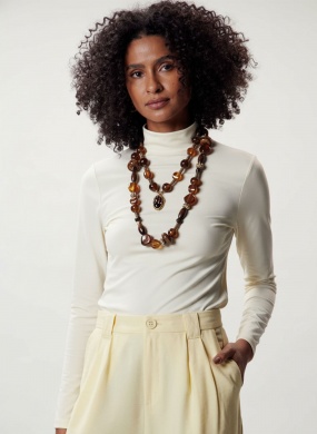 Blusa Justa Gola Alta Off White Flor de Lis - Foto 2